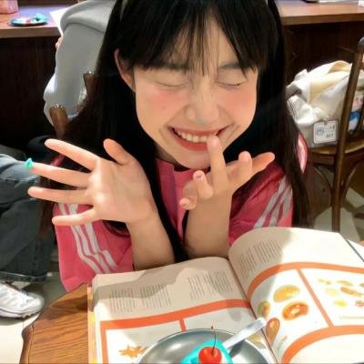 照片中的女孩